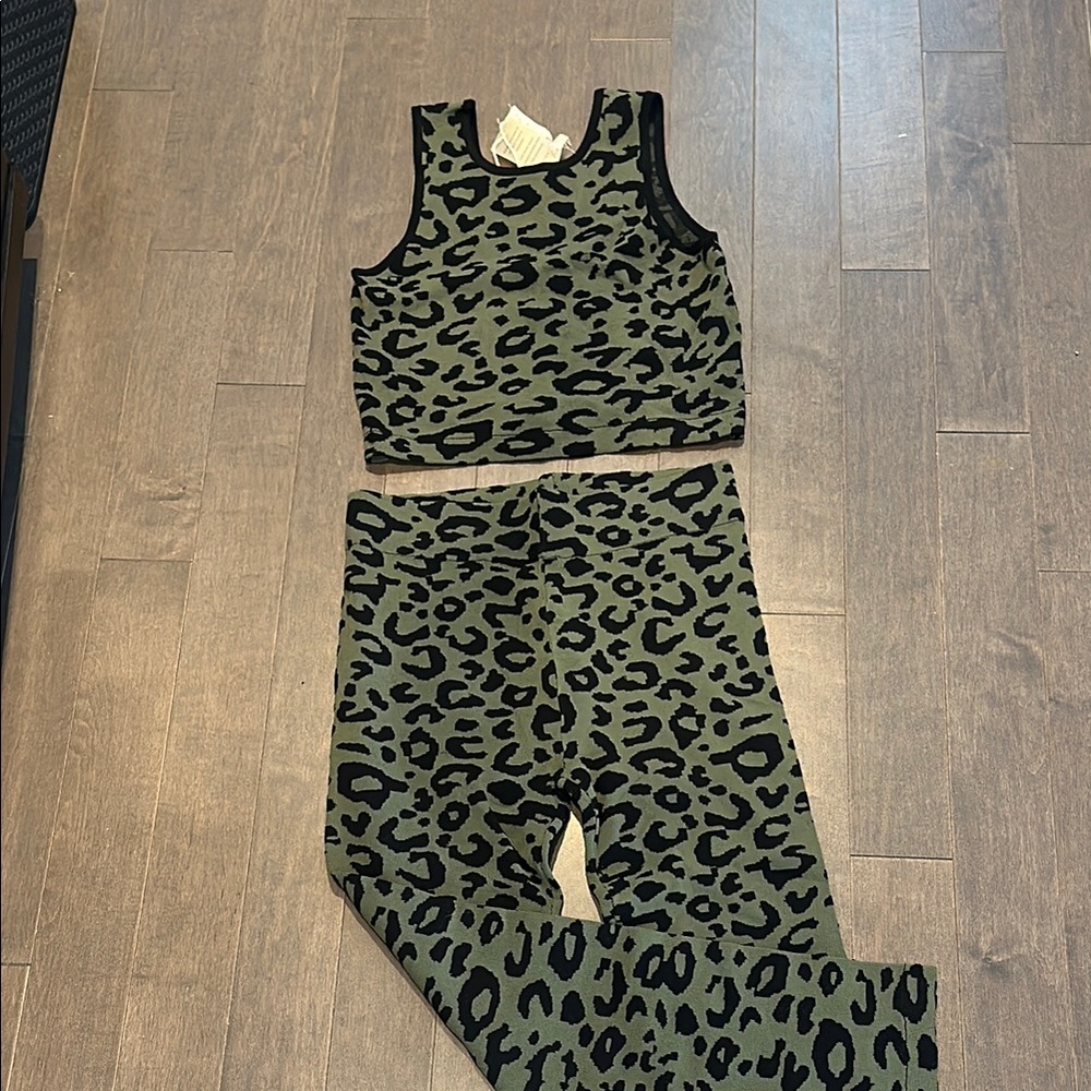 Chic Black and Green Patterned Set